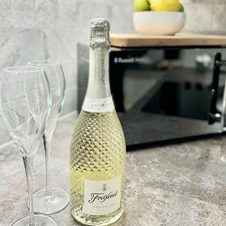 The Crown View - Luxury Apartment - Free Parking Nearby 해러게이트 외부 사진