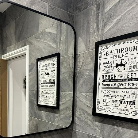 The Crown View - Luxury Apartment - Free Parking Nearby 해러게이트 외부 사진