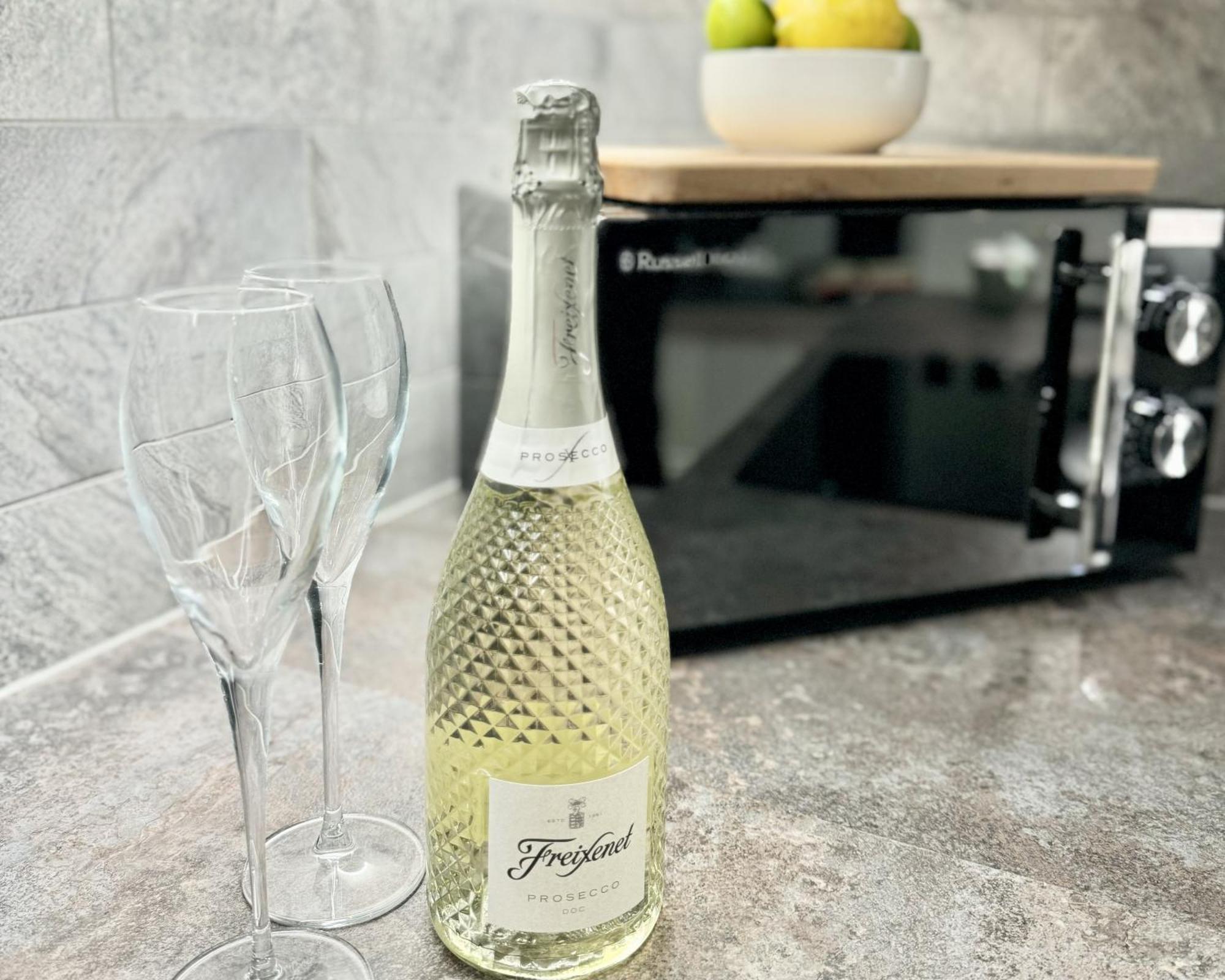 The Crown View - Luxury Apartment - Free Parking Nearby 해러게이트 외부 사진
