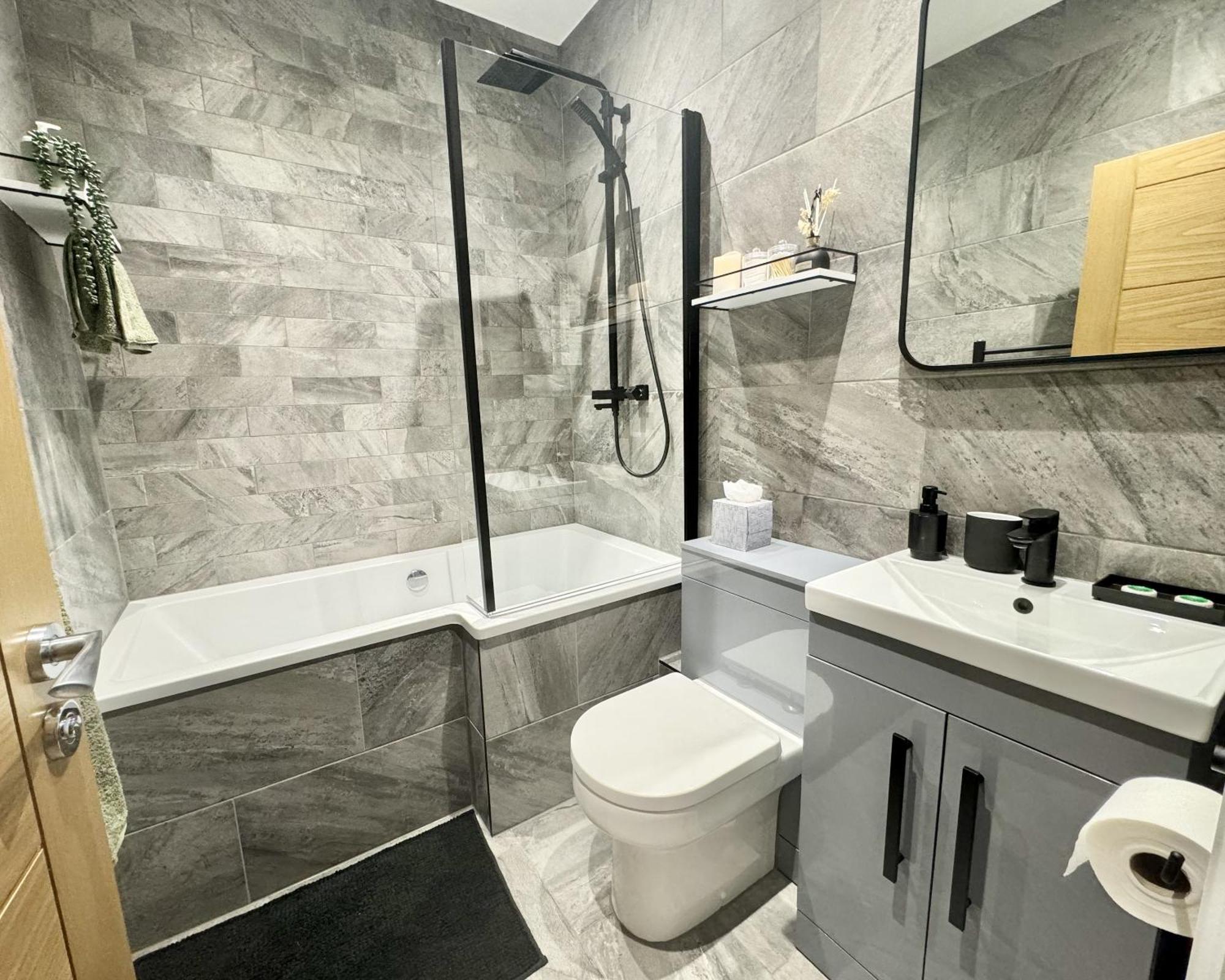 The Crown View - Luxury Apartment - Free Parking Nearby 해러게이트 외부 사진